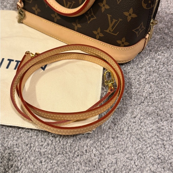 Louis Vuitton Alma BB Monogram - Picture 4 of 10